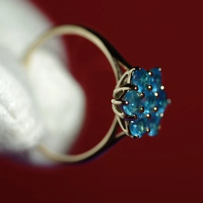 9ct Yellow Gold Neon Apatite Gemstone Flower Cluster Ring Size R - S, 9K 9 Carat - Image 1 of 4