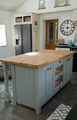freestanding kitchen island breakfast bar with baskets and back turned posts - Image 1 of 4
