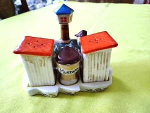 VTG CALIFORNIA CREATIONS SALT & PEPPER OUTHOUSES w HOLDER-BUM BY LAMP - JAPAN - Picture 1 of 11