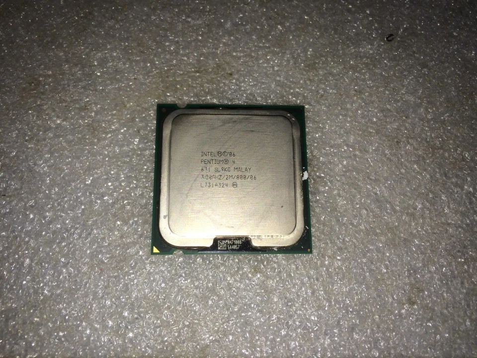 Processore Intel Pentium 4 631 SL9KG 3.00GHz 800MHz FSB 2MB L2 Socket LGA775 - Immagine 1 di 1