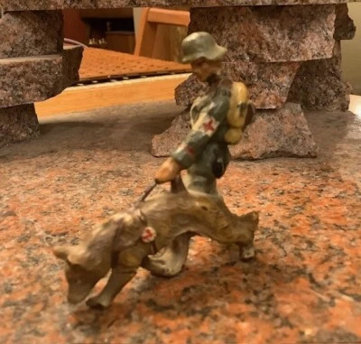 Médico alemán Comp vintage con perro de la Cruz Roja - Lineol Alemania Foto 1 de 4