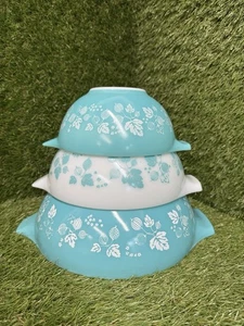 Vintage Pyrex Turquoise + White Gooseberry Cinderella Pattern Bowls Nesting x3 - Picture 1 of 16