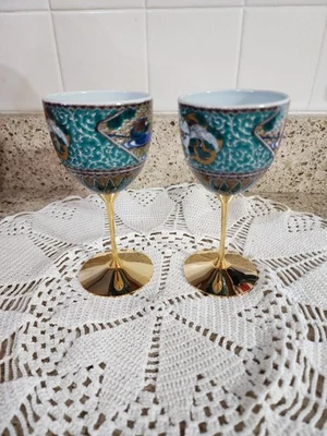 Par de cerámica Kutani Ware copa de vino flores y pájaros Foto 1 de 4