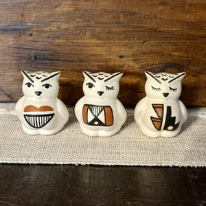 Vtg ACOMA Pottery Owls Signed P. Jim Handpainted New Mexico Figurines Geometric - Picture 1 of 7