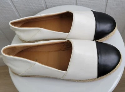 Qupid Women's Slip On Platform Flats Fax Leather White Black size 8 Foto 1 de 4