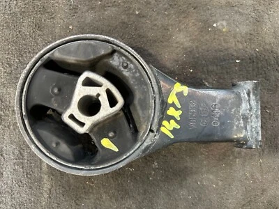 13-19 Cadillac XTS FWD - REAR AUTOMATIC TRANSMISSION MOUNT OEM 13228303 - Image 1 of 4