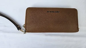Billetera continental de viaje grande marrón Michael Kors Jet set - Imagen 1 de 18