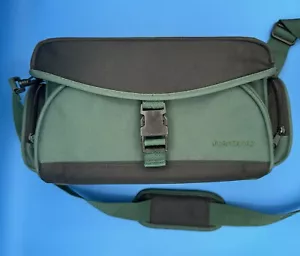 Large Quantaray Camera Bag - Great Condition - 4 Adj. Padded Dividers - Picture 1 of 9