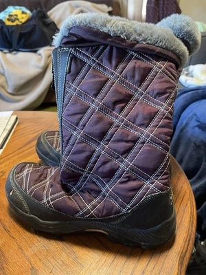 Botas aislantes impermeables Ahnu para mujer talla 8 piel sintética cremallera acolchada púrpura Foto 1 de 4