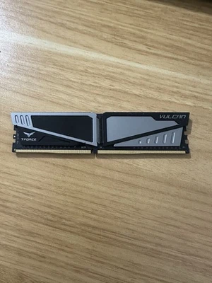 Team Group T-Force Vulcan DDR4-3000MHZ CL16-18-18-38 8GB RAM Black/Silver - Image 1 of 2