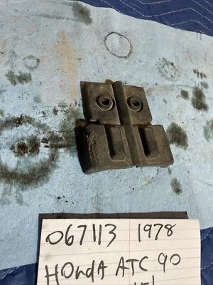 1983-85 Honda ATC 110 tanque de gasolina almofada borracha parachoque 067 - Imagem 1 de 4