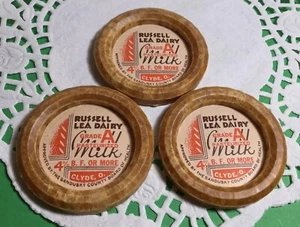 VINTAGE SET BESTEHEND AUS 3 MILCHFLASCHENVERSCHLÜSSEN RUSSELL LEA DAIRY CLYDE, OH SANDUSKY CO. OHIO #2 - Bild 1 von 5