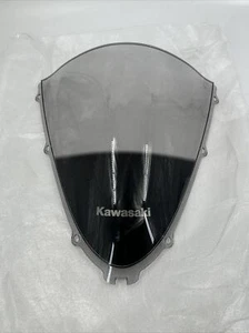 Kawasaki Zx10 OEM pantalla tintada 2006-2007 nuevo stock antiguo #15 - Imagen 1 de 11