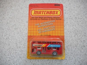 1986 MATCHBOX DIE CAST UNPUNCHED CARD MB 17 LONDON BUS IRWIN NEVER OPENED - Picture 1 of 3