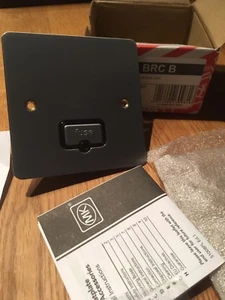 MK K14948 BRC B 13A ungeschaltete Anschlusseinheit gebürstet chrom schwarz Einsatz - Bild 1 von 6