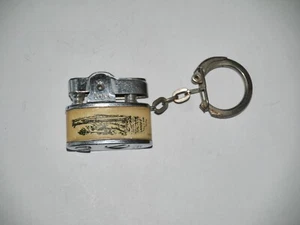 PORTE CLÉ MÉTAL BRIQUET A ESSENCE LANDE - Imagen 1 de 2