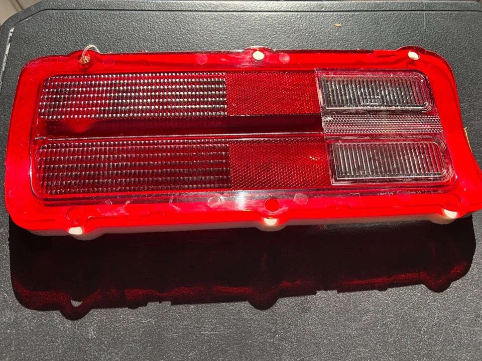 NOS Mopar Chrysler Tailight Lens 3881011 1976-77 Volare Lens With Gasket Foto 1 de 4