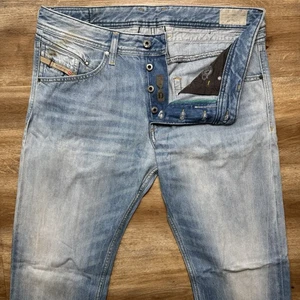 Diesel Jeans Men 33x32 Blue Belther Regular Slim Tapered 3D Leg Light Wash 0827F - Picture 1 of 18
