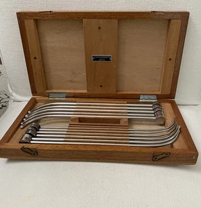 Antigua caja de madera dilatadores de sonido médicos Allen & Hanbury’s England - Imagen 1 de 9