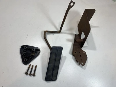 70-81 Estándar Pontiac Firebird Trans Am Gas Acelerador Pedal Soporte Combustible Camaro Foto 1 de 4