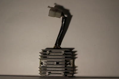 YAMAHA SR500 RZ350 XC180 XC200 RETIFICADOR REGULADOR DE TENSÃO (TOVR47) SH235-12 - Imagem 1 de 4