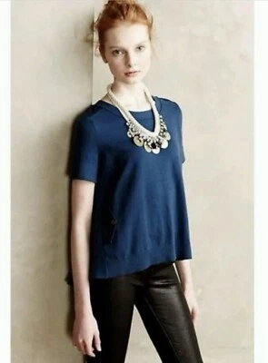 Top trasero plisado Moth Anthropologie Backstory S azul oscuro manga corta alta baja Foto 1 de 4