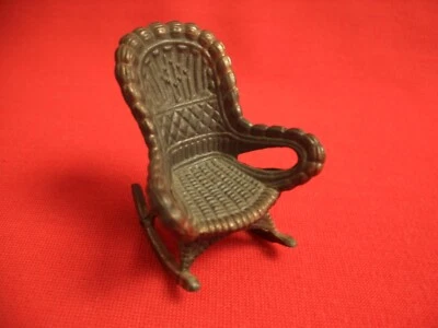 MECEDORA MINIATURA VINTAGE DURHAM INDUSTRIES HONG KONG METAL 2 1/2" Foto 1 de 4