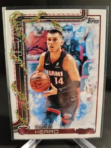 2025-26 Topps Basketball - Tyler Herro Holiday Snow Variation #SSV-TM Heat - Bild 1 von 4