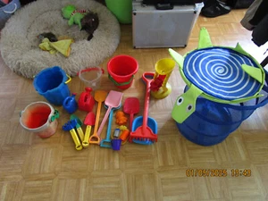 mehrteiliges Sandspielset mit Pop up Behälter Schildkröte zum verstauen - Bild 1 von 1