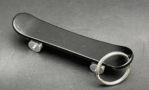 Schwarz/Silber Metall Roller Schlüsselanhänger Schmuck Skateboard Schlüsselanhänger 3-1/2" - Bild 1 von 6