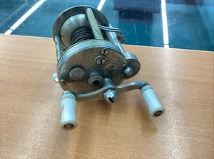 Vintage Pflueger Summit No. 1993L Casting Reel - Picture 1 of 5