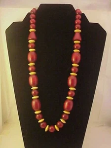 Collar de cuentas de madera vintage granate amarillo crema espaciadores cierre tono dorado - Imagen 1 de 6