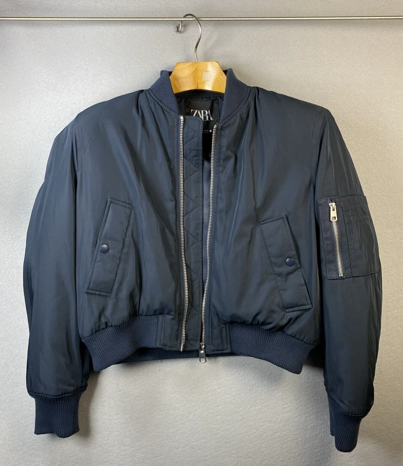 Chaqueta Bomber Zara Mujer Pequeña Azul Oscuro Bolsillos Rompevientos Puffer Aislado Foto 1 de 4