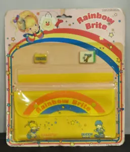 Juego escolar Rainbow Brite 1985 - Buddy Blue - estuche lápiz, regla, afilador, épocas - Imagen 1 de 9