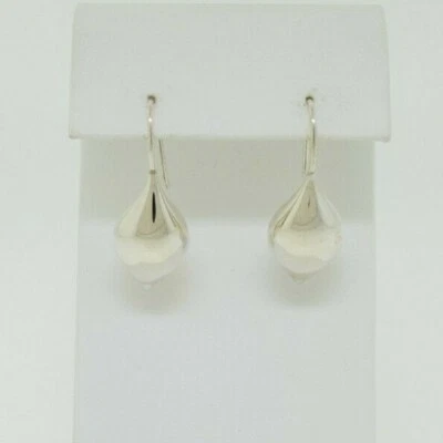 Pendientes de gancho francés Michael Dawkins de plata de ley con lágrima Foto 1 de 4