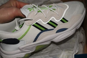 NEU ADIDAS OZWEEGO ORIGINAL MANCHESTER UNITED SNEAKER TRAINER GRÖSSE 9,5 HP7801 - Bild 1 von 5