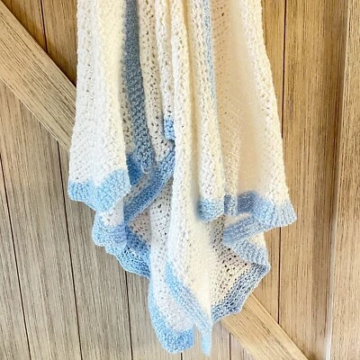 Manta blanca de ganchillo para cuna de bebé afgano borde azul 29 pulgadas x 62 pulgadas Foto 1 de 4