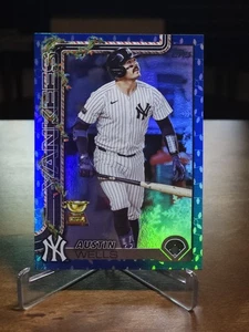 2025 Topps Holiday Austin Wells Blue Metallic Holiday Lights Parallel SP Yankees - Picture 1 of 2