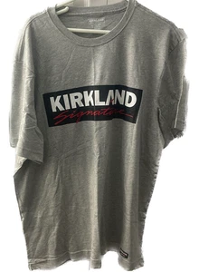 Costco Kirkland Signature Logo Graphic T-Shirt, Herren XL Damen XXL, grau - Bild 1 von 4