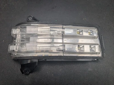 Luz intermitente espejo retrovisor puerta delantera derecha GMC Sierra 2500 2020 2021 2022 - 2024 Foto 1 de 4