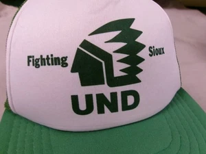 Vtg 70s 80s UND FIGHTING SIOUX TRUCKER HAT CAP SNAPBACK NORTH DAKOTA INDIAN - Picture 1 of 5
