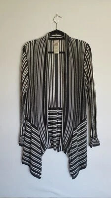 Cárdigan abierto brillante para mujer Chicos Travelers a rayas blanco y negro talla grande Foto 1 de 4