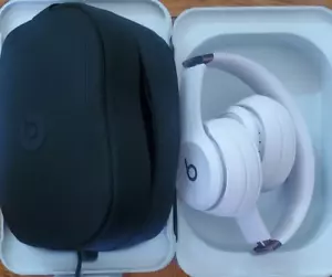 Beats Solo 4 Bluetooth Wireless On Ear Cloud Pink Headphones with Built In Open - Picture 1 of 1