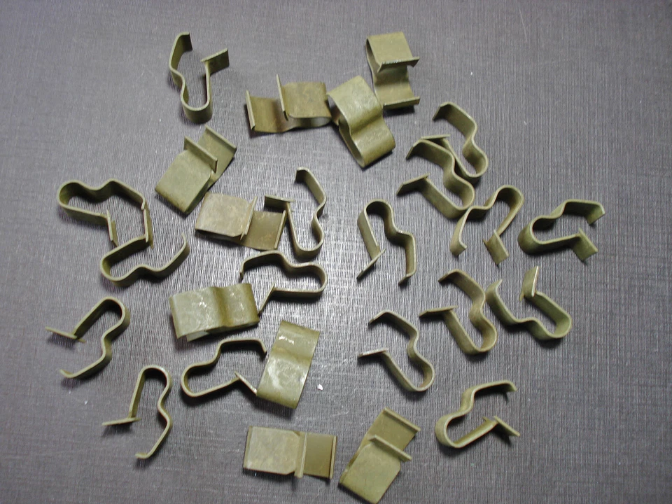 25 NORS tablero maletero debajo del capó lámpara trasera cabeza luz cableado clips abrazaderas Chevy GM Foto 1 de 4