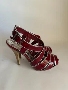 BCBGirls Tacones Peep Toe de Cuero Rojo con Tirantes - ¡Listos para Juegos con disfraces de Superhéroes! Talla 7,5 - Imagen 1 de 13
