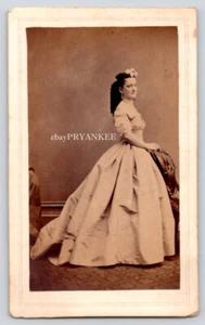 KATE HUTCHINSON Antique PEAK FAMILY SWISS BELL RINGERS Vaudeville CDV PHOTO - Picture 1 of 2