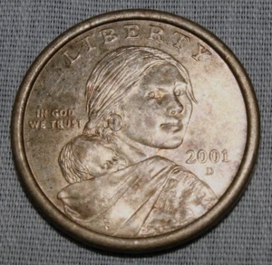 2001 D Sacagawea Native American Gold Tone U.S. One Dollar Coin : Circulated d21 - Picture 1 of 4