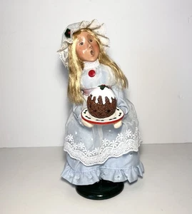 Byers' Choice Ltd The Carolers Girl with Plum Pudding 2002 - Picture 1 of 9