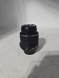 Lente zoom estándar Nikon AF-S DX NIKKOR 18-55 mm f/3,5-5,6G VR - Imagen 1 de 19