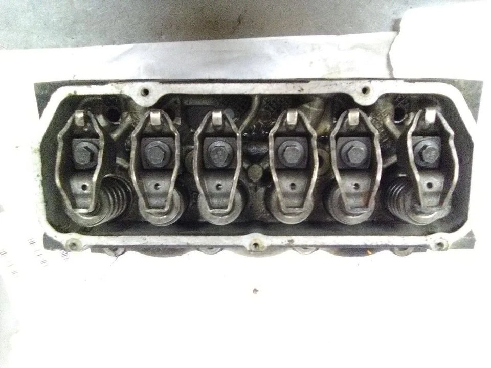 Culata Ford Thunderbird 89-95 6-232 3,8 litros con opción sobrealimentada  Foto 1 de 4